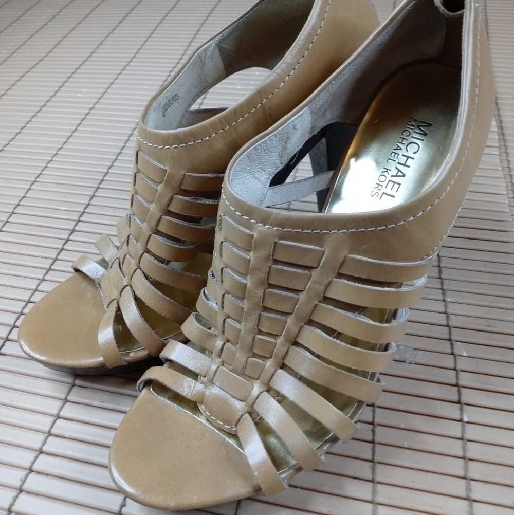 Michael Kors women's brown cage leather back zip platform 5" cone heels. Sz 9M.